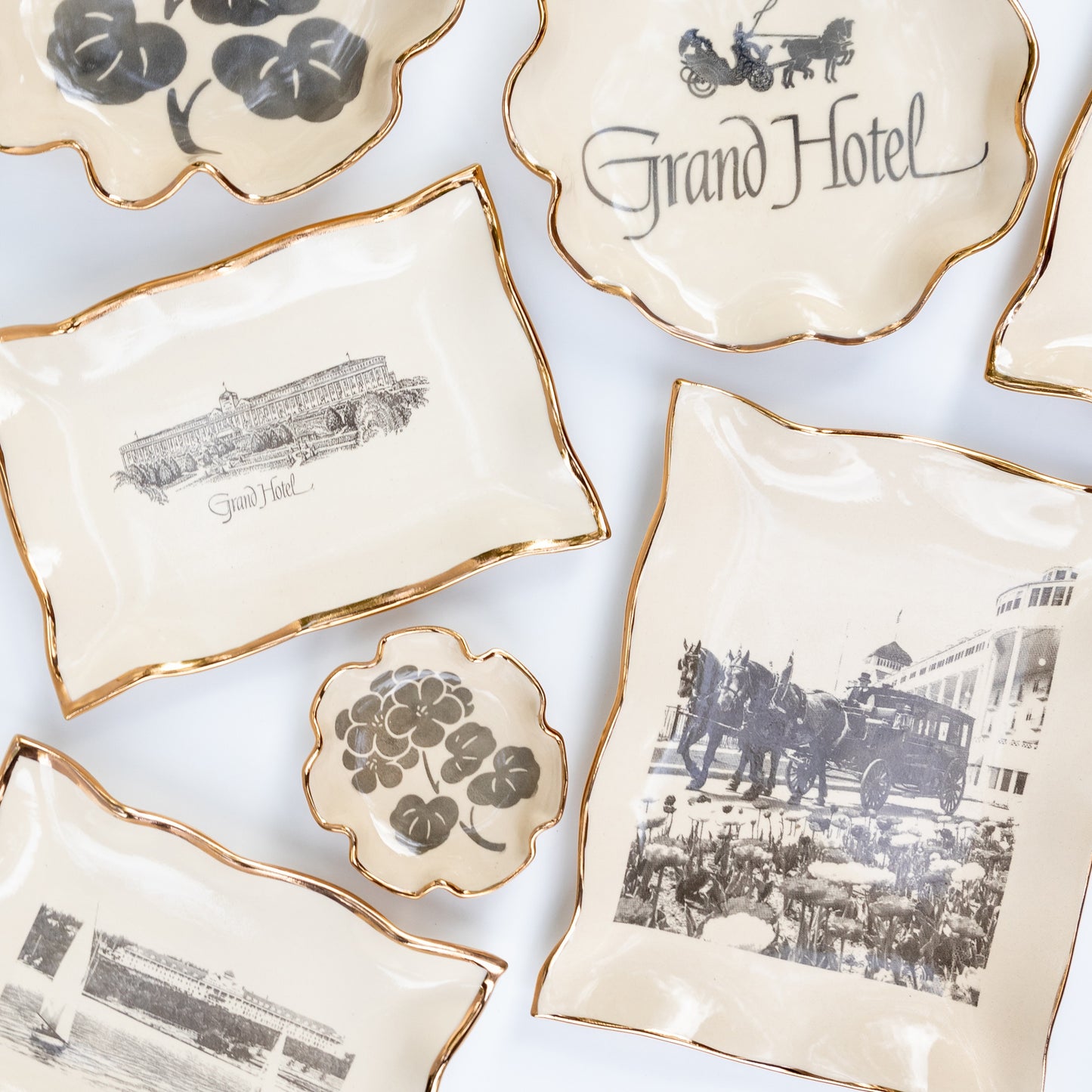 Goldie - Grand Hotel Horse and Carriage Tray